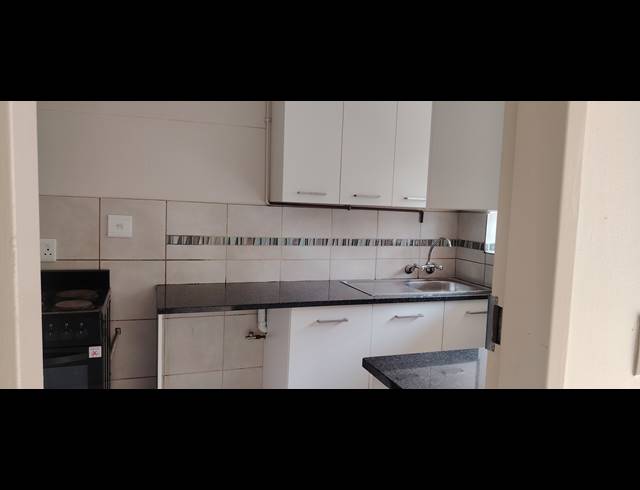 2 BEDROOM APARTMENT FOR SALE IN RANDBURG CENTRAL